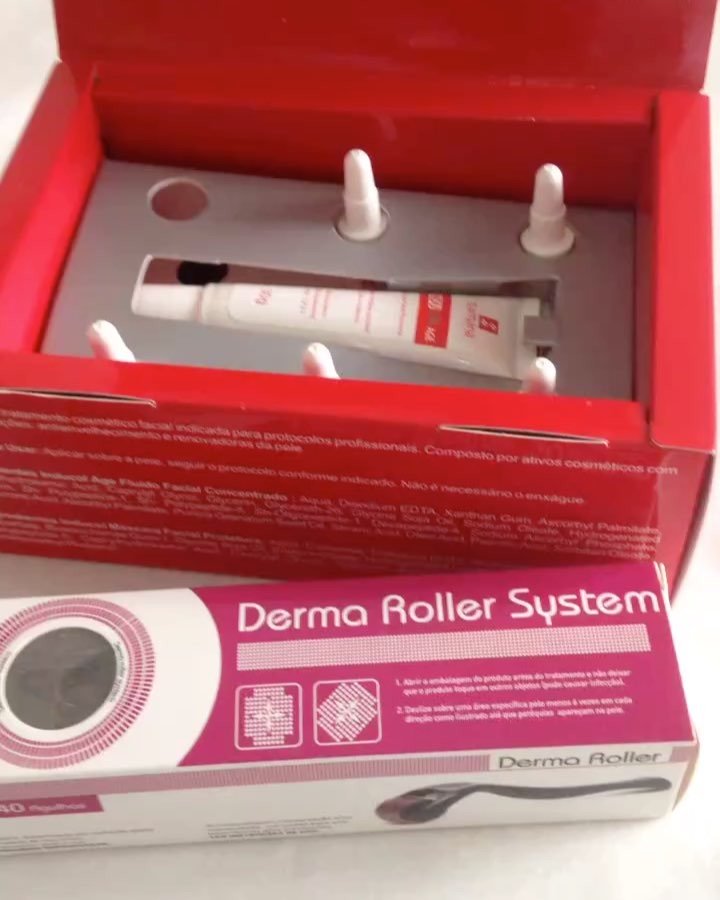 Finalizando meu dia com com essa técnica maravilhosa para flacidez … 😍

O tratamento com Dermaroller é o rolo de microagulhas mais famoso do momento para produção de colágeno na pele! 
Este rolinho é composto por 540 agulhas ultrafinas que são roladas na pele de 5 a 10 vezes em várias direções fazendo milhares de perfurações e associado a fatores de crescimento é capaz de fazer maravilhas na pele. Essa técnica realiza uma poderosa indução de colágeno que estimula 10 vezes mais os fatores de crescimento responsáveis pela produção de colágeno e elastina que são células responsáveis pela firmeza e elasticidade da pele.