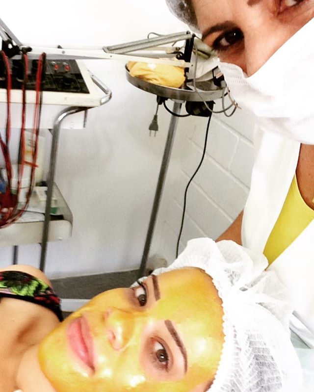 Finalizando a limpeza de pele da Jaqueline com a máscara de ouro ♦️ #eveesteticasaobernardodocampo #ouro #limpezadepele