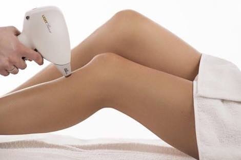 Como é o tratamento de Depilação a Laser Light Sheer

Tanto homens como mulheres adoram ter uma pele bem lisinha. O problema é que com a depilação a cera, quente ou fria, a pele pode ficar irritada, manchada ou ainda os pelos podem ficar encravados.

Para este problema nós usamos a Depilação a LASER de Diodo Light Sheer.

Resultados da Depilação a Laser Light Sheer

Quanto mais escuro e mais grosso o pelo melhor é o resultado do tratamento, independente da região do corpo a ser depilada. Pelos brancos e penugem não respondem bem ao tratamento.

Data 24/05/18 reserve um horário!
#depilacaoalaser # depilacao# laser